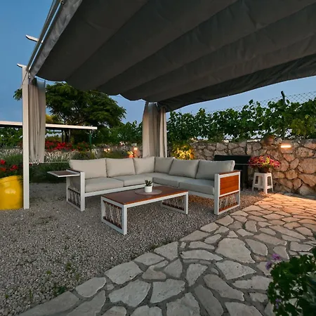 فيلة House Diadora Ražanac