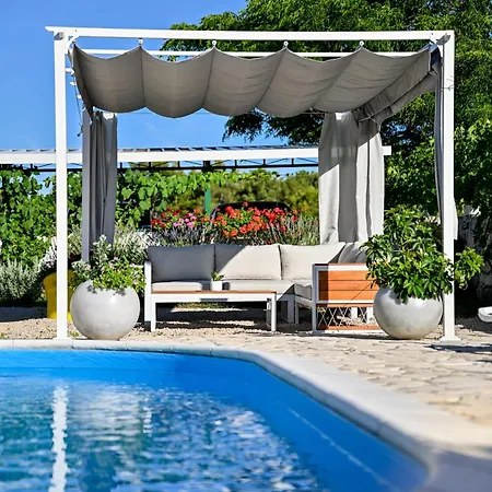 Villa House Diadora